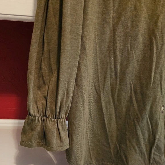 NWT In Resource Olive Ruffle Front Button Shirt - Picture 5 of 8